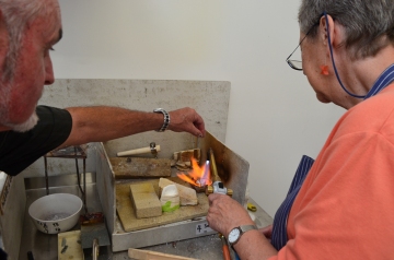 Adding borax to purify the metal